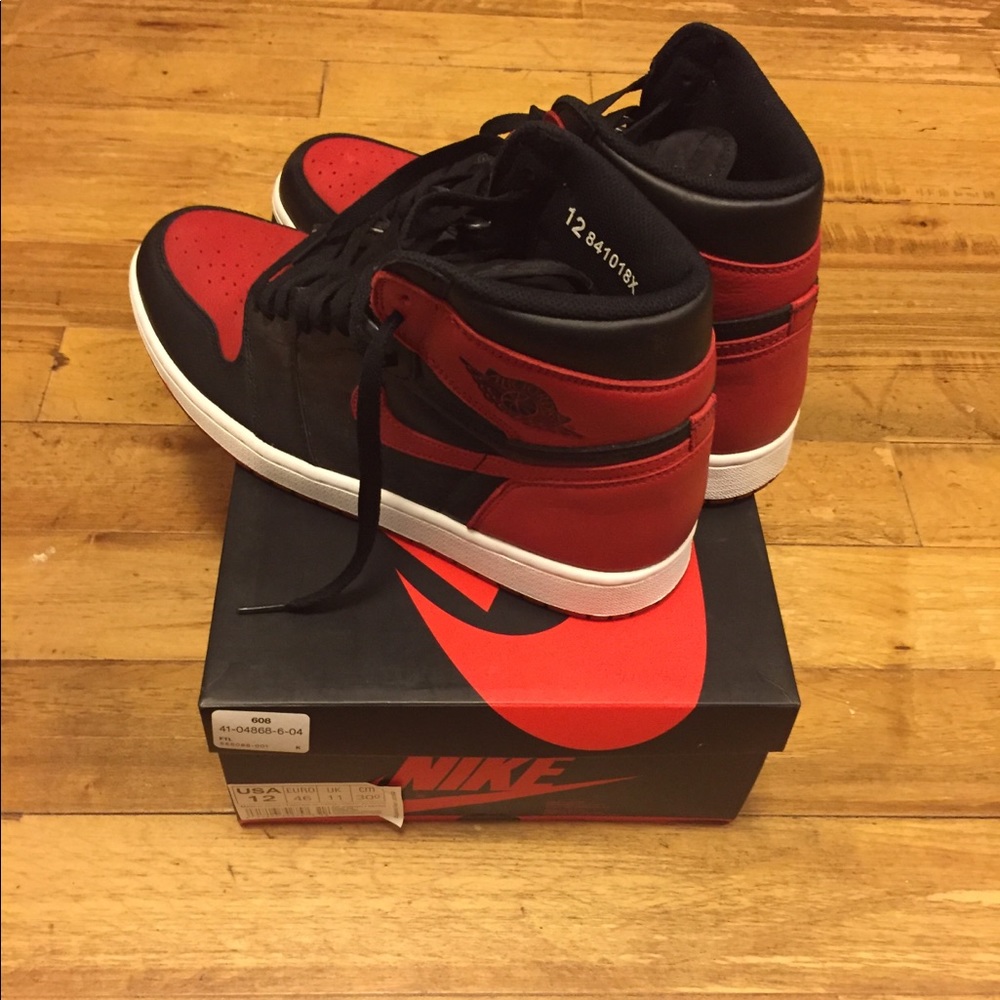 Air Jordan Retro 1 High OG “ Bred” (12) - Picture 4 of 8